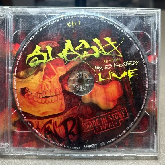 Slash Featuring Myles Kennedy Live - Picture 1 of 6